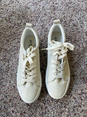 Women's Cream Canvas Lace-Up Sneakers with Classic Low Profile